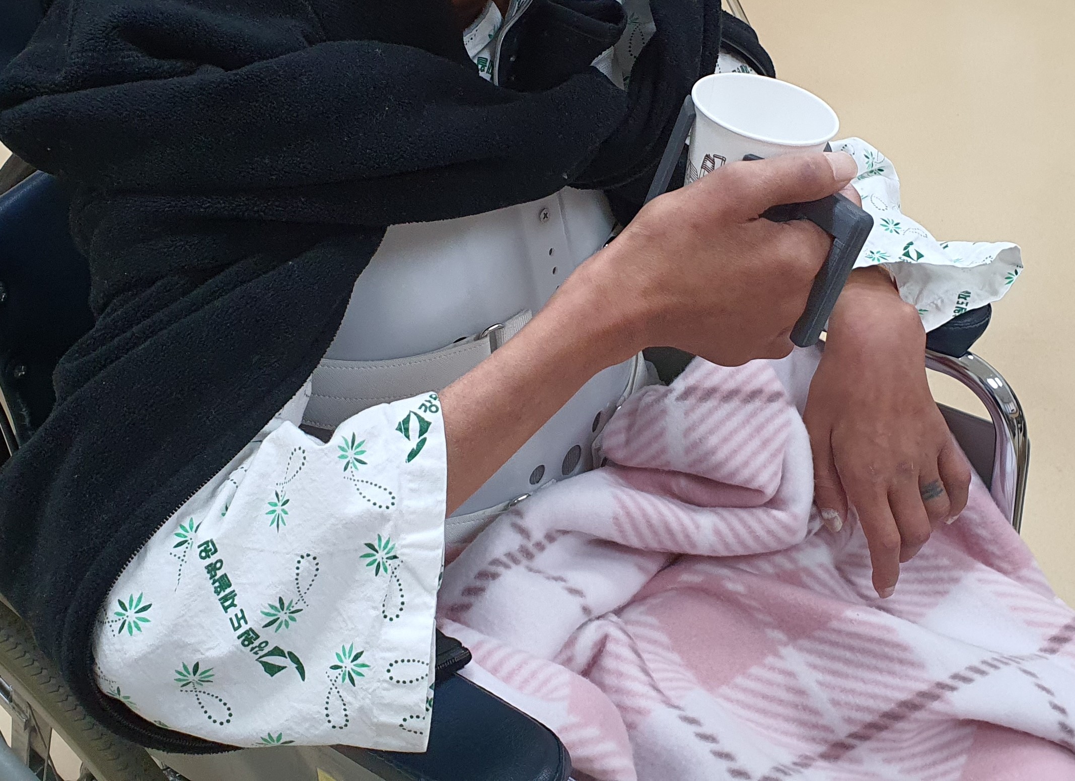 손에 걸치는 컵홀더